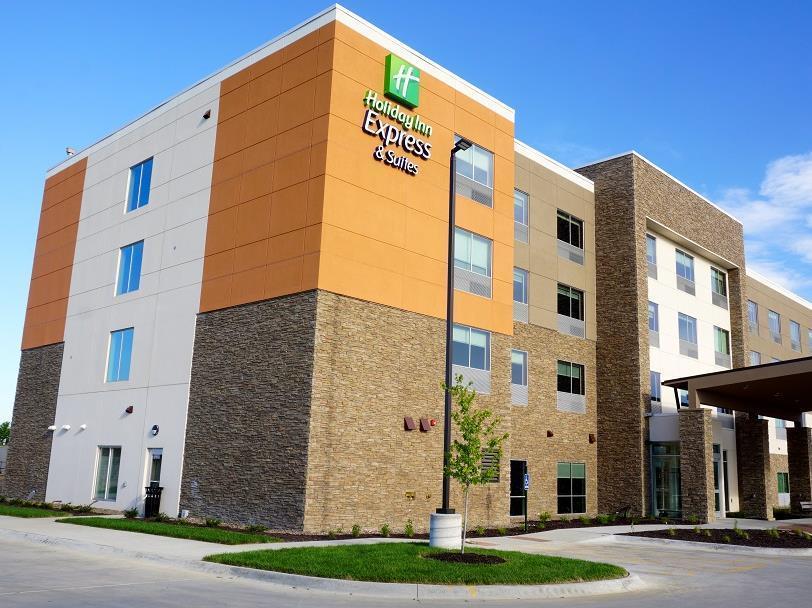 Holiday Inn Express & Suites Omaha - Millard Area, An Ihg Hotel Exterior photo